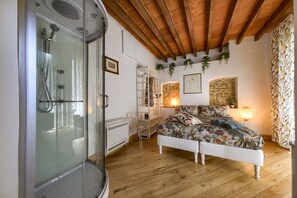 3 Schlafzimmer, Reisekinderbett, kostenloses WLAN, Bettwäsche