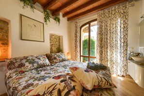 3 bedrooms, iron/ironing board, travel crib, free WiFi