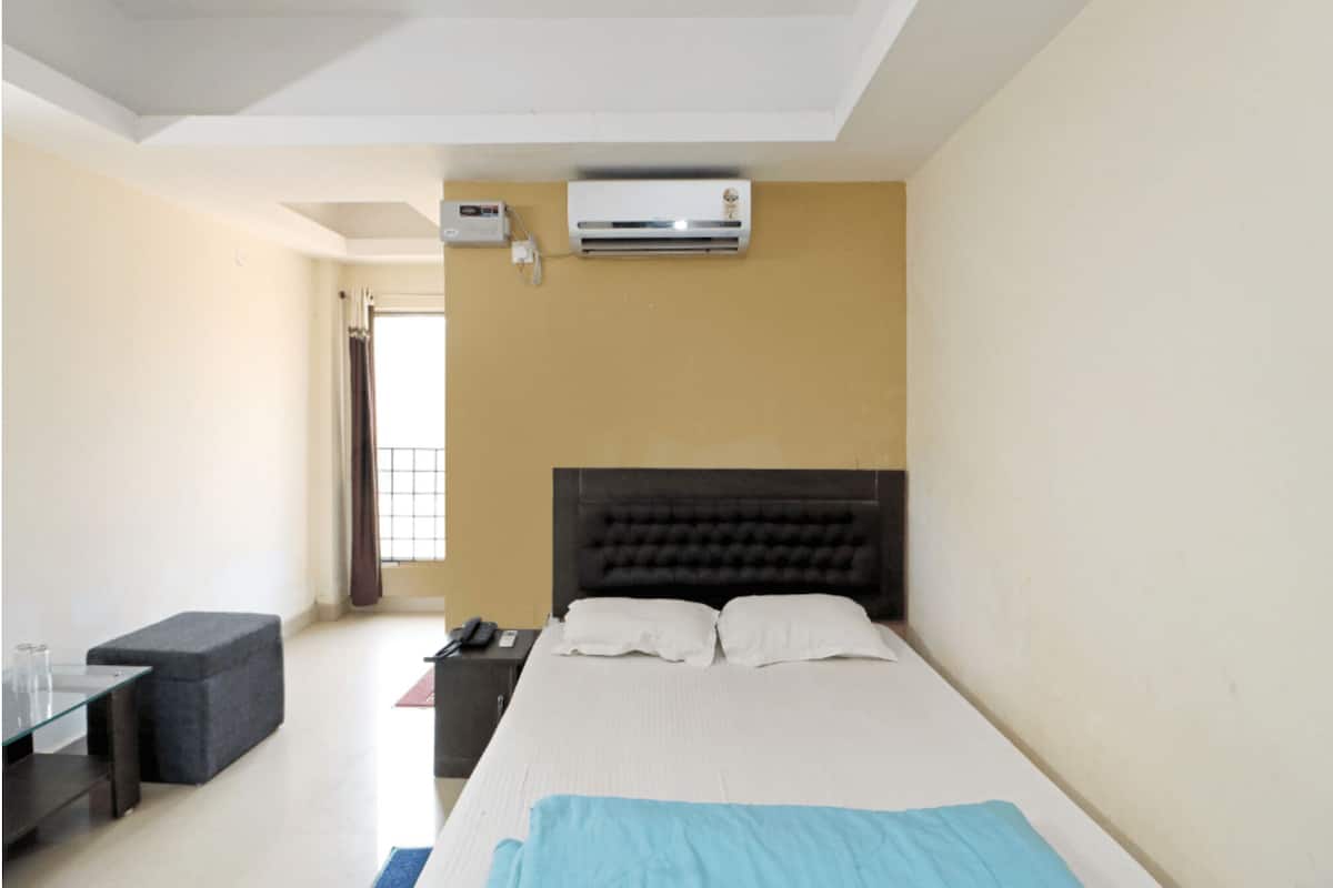 Deluxe Double Room | Down comforters, free WiFi, bed sheets