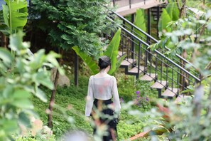 Courtyard - Family 64 Home (Van Ho)
