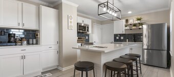 The Sunnyside- Waldo Ranch + Fenced Yard + Parking