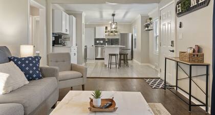 The Sunnyside- Waldo Ranch + Fenced Yard + Parking