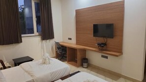 Executive Room | Living area | 0-inch Smart TV with satellite channels, TV - Hotel Midtown Aligarh (Aligarh)