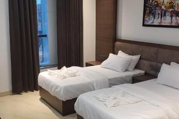 Deluxe Room | In-room safe, laptop workspace, iron/ironing board