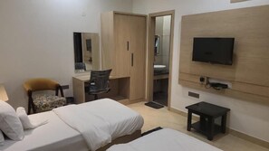 Deluxe Room | In-room safe, laptop workspace, iron/ironing board, rollaway beds - Hotel Midtown Aligarh (Aligarh)