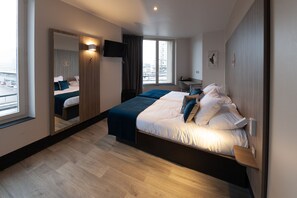 Deluxe Twin Room | In-room safe, individually furnished, desk, laptop workspace - HNG Hotel Nancy Gare (Nancy)