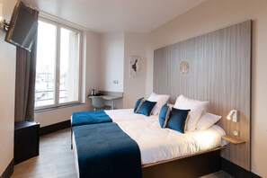 Deluxe Twin Room | In-room safe, individually furnished, desk, laptop workspace - HNG Hotel Nancy Gare (Nancy)