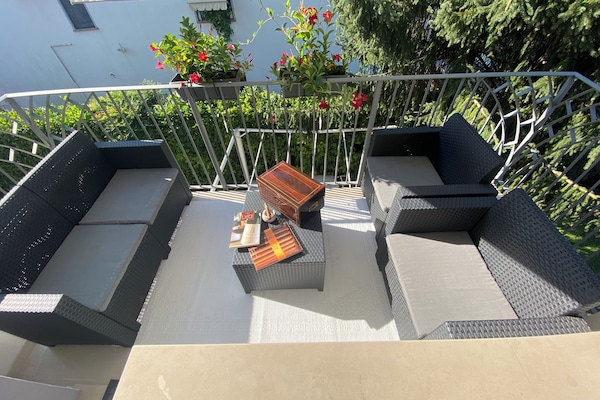 Chambre Luxe, 1 trĂšs grand lit, baignoire Ă  jets, vue jardin | Terrasse/Patio
