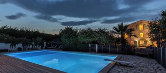 Mas Des Fleurs - Heated pool - Child friendly gardens - Beach 10mins  