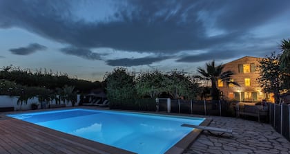 Mas Des Fleurs - Heated pool - Child friendly gardens - Beach 10mins