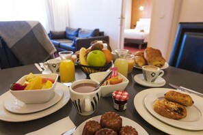 Tägliches kontinentales Frühstück gegen Gebühr