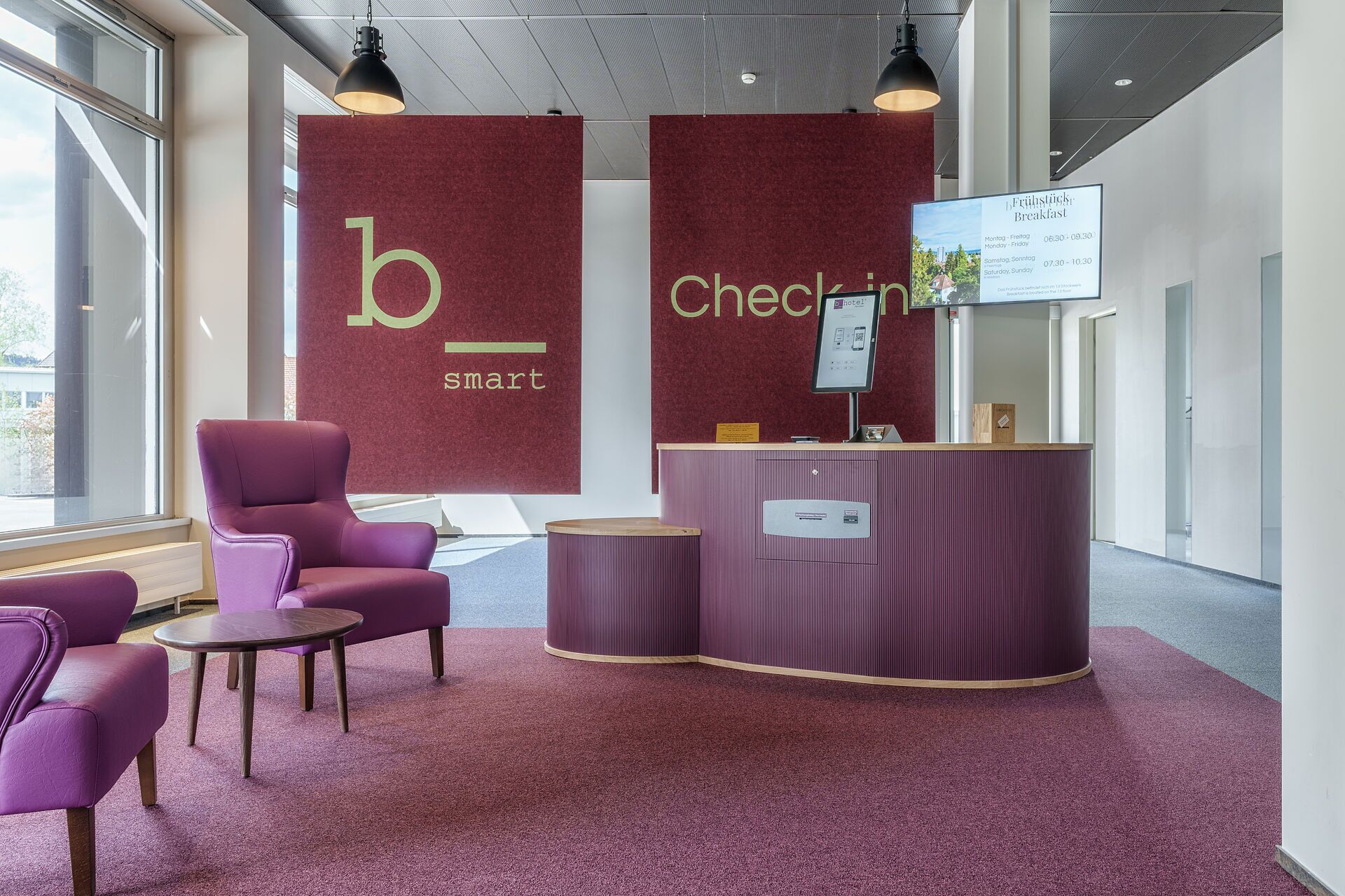 Check-in/check-out kiosk