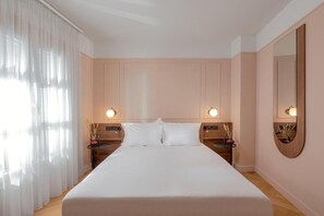 Phòng đôi Deluxe | 1 phòng ngủ, bộ đồ giường cao cấp, nệm có lớp đệm bông
