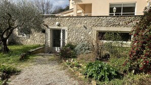Exterior - Calm and relaxation with a view of the Château and listed village, L'OLIVIER (Grignan)