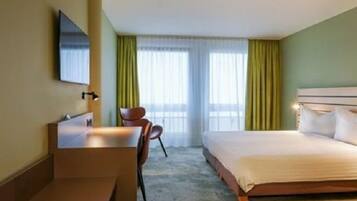 Standard Double or Twin Room | Hypo-allergenic bedding, desk, blackout drapes, free WiFi