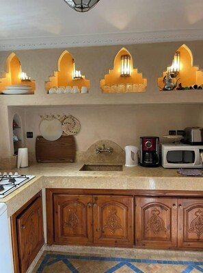 Frigorifero, microonde, forno, macchina per tè/caffè