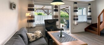 Sunny end-terrace house next to the children's playground. Beautiful beach.