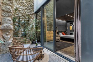 Junior studio suite | Luxe beddengoed, Select Comfort-bedden, individueel gedecoreerd