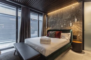 Deluxe Studio | Premium bedding, Select Comfort beds, individually decorated - Apartaestudios Evolution Luxury (Alicante)