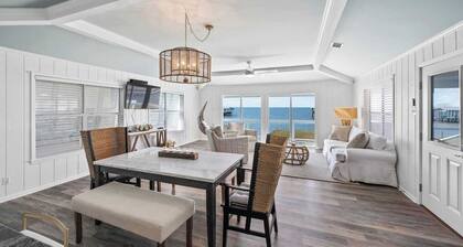 Cottage on Mobile Bay- Sleeps 8! Stunning sunset views, Large screened porch, Private Pier. Perfect for fishing or relaxing on the water!