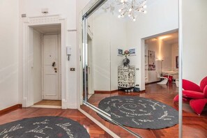 Interior - Luxury and Design in the Cadorna area! (Milano)