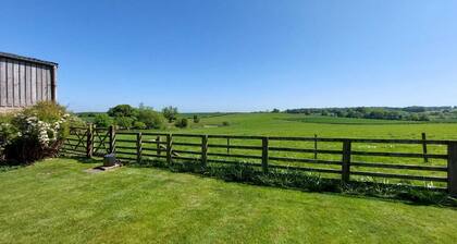 Garth Cottage-spacious family and dog friendly, two bedrooms both with ensuites.