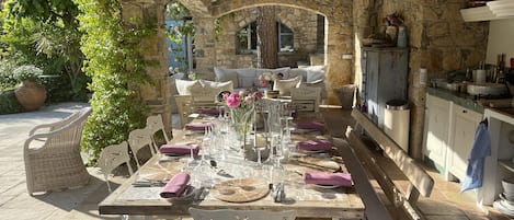 Outdoor dining