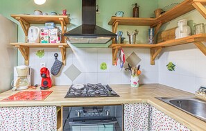 Réfrigérateur, four, plaque de cuisson, lave-vaisselle