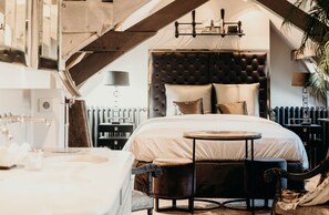 Suite Grand, 1 Tempat Tidur King | Seprai katun Mesir, seprai premium, selimut bulu angsa, dan busa memori