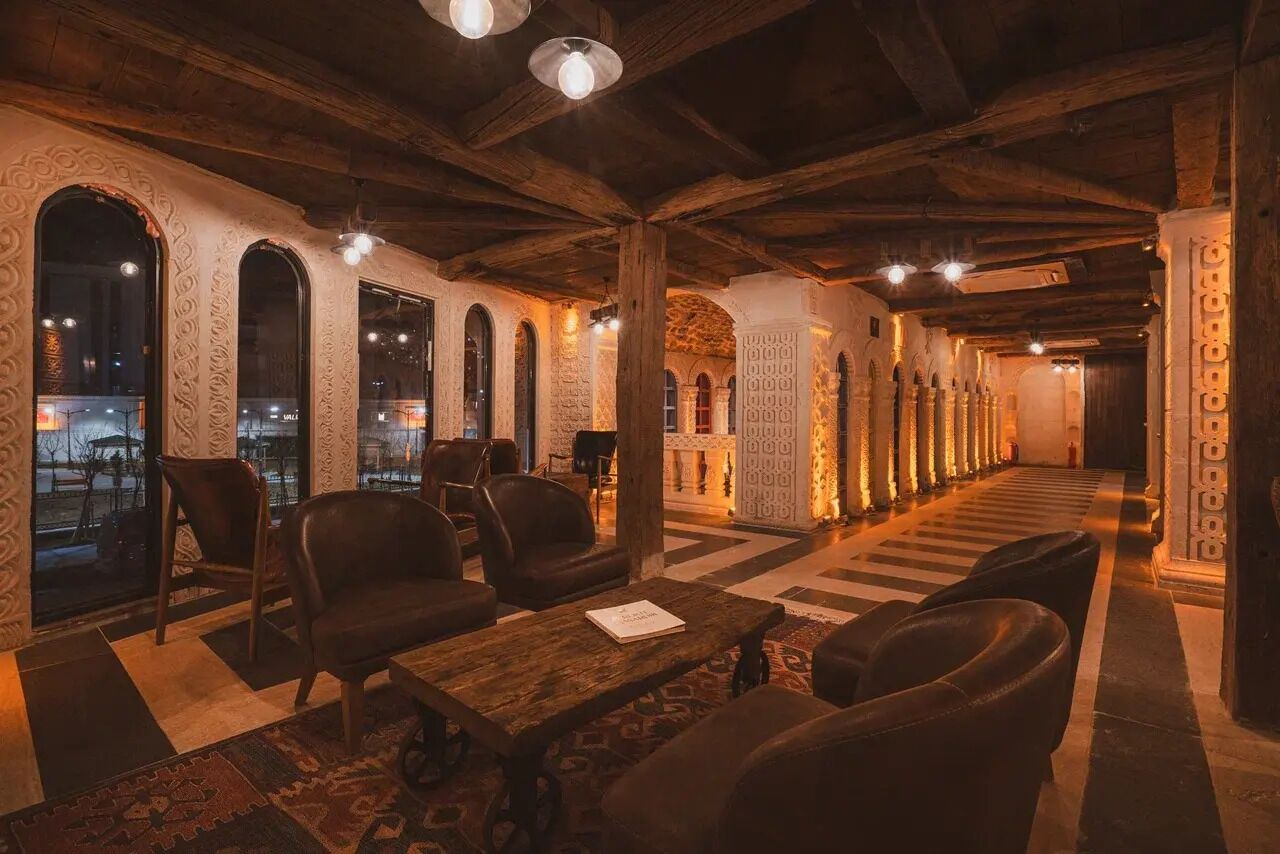 Televisión LED de 82 pulgadas con canales vía satélite y televisión 