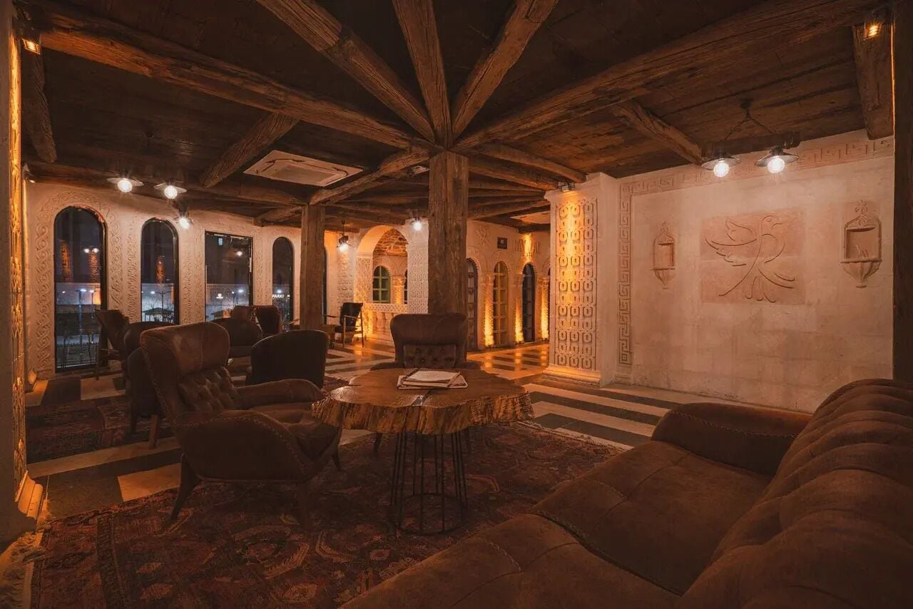 82-英寸LED 电视 （配备卫星频道）、电视