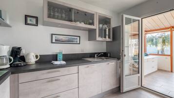 Réfrigérateur, micro-ondes, four, lave-vaisselle