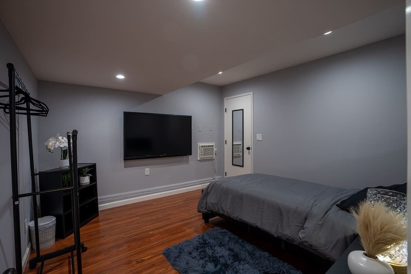 6 habitaciones, tabla de planchar con plancha, wifi y ropa de cama 