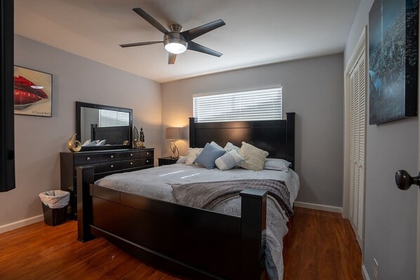 6 bedrooms, iron/ironing board, WiFi, bed sheets