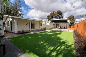 Exterior - LuxoStays | Charming 4BR w/ large backyard/firepit (Fairfield)