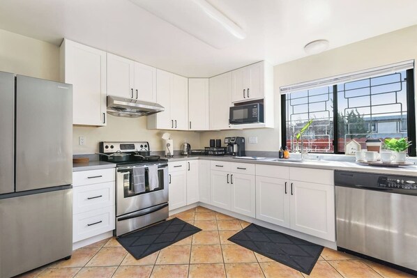 Fridge, microwave, oven, stovetop