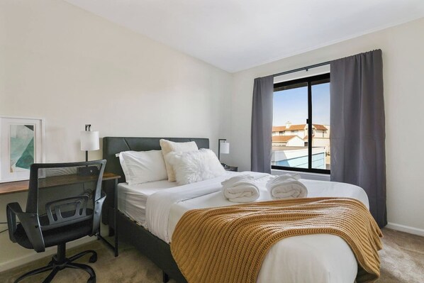 4 bedrooms, iron/ironing board, WiFi, bed sheets