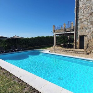Outdoor pool, a heated pool - Magnificent Casa Lago with the nickname "the castle". Private heated pool. (Guillena)