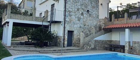 Ulkouima-allas, lämmitetty uima-allas