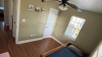 2 makuuhuonetta, Wi-Fi, vuodevaatteet