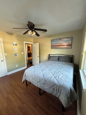 2 bedrooms, WiFi, bed sheets - Nice neighborhood close to the water and TAMUG (Galveston)