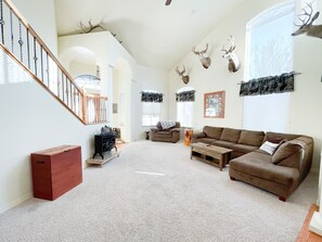 Living area - Dogs OK | Game Loft | Fire Pit | Fenced Yard (Pinetop)