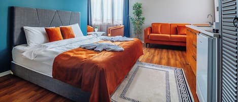 Junior Apartment | Egyptian cotton sheets, premium bedding, individually decorated
