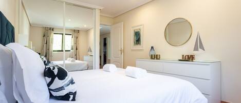 1 bedroom, iron/ironing board, internet, bed sheets