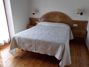 2 bedrooms, desk, iron/ironing board, travel cot