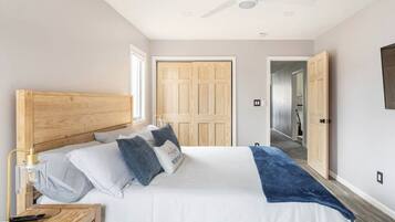 5 chambres, bureau, fer et planche Ă repasser, lit parapluie