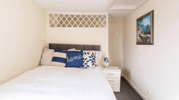 3 bedrooms, iron/ironing board, WiFi, bed sheets