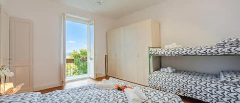 Familienhaus, Mehrere Schlafzimmer, Bergseite (Mila Bike with wi-fi) | 2 Schlafzimmer, Bügeleisen/Bügelbrett, kostenloses WLAN, Bettwäsche