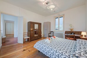 2 dormitorios, tabla de planchar con plancha, wifi gratis y ropa de cama