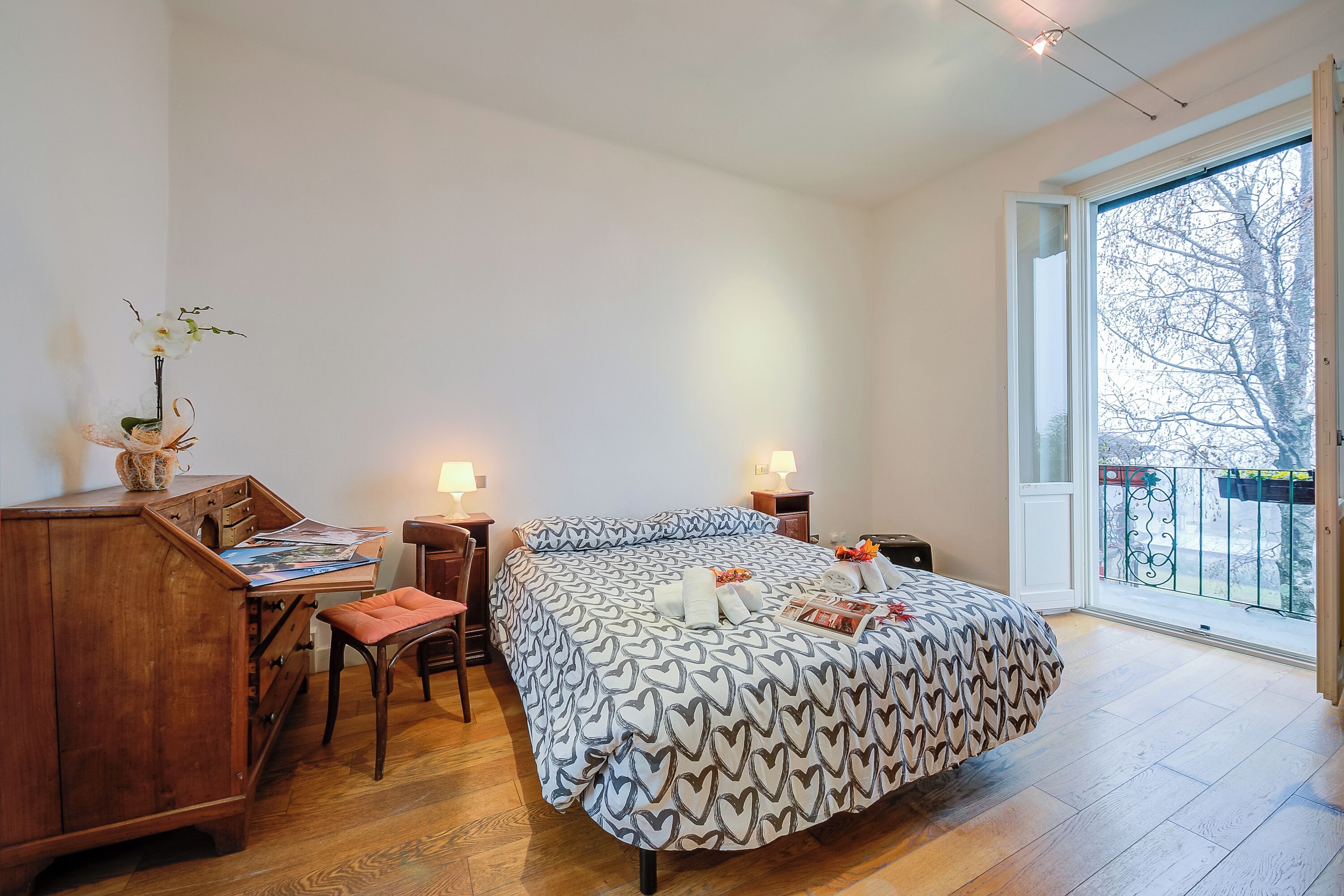 Rumah Keluarga, beberapa kamar, tepi gunung (Mila Bike with wi-fi) | 2 kamar tidur, setrika/meja setrika, Wi-Fi gratis, dan seprai linen